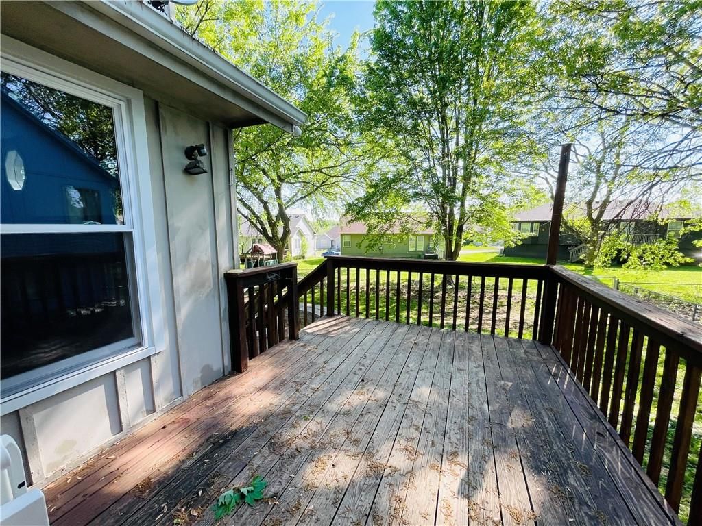 5821 Marion Avenue — photo 10