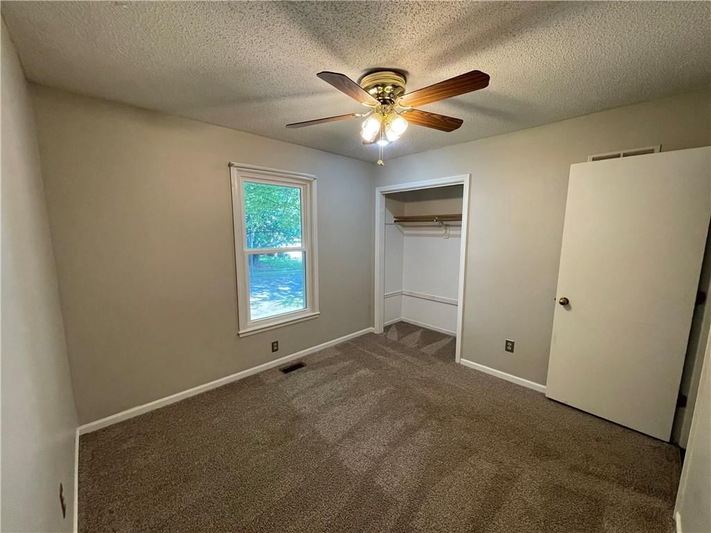 5821 Marion Avenue — photo 12