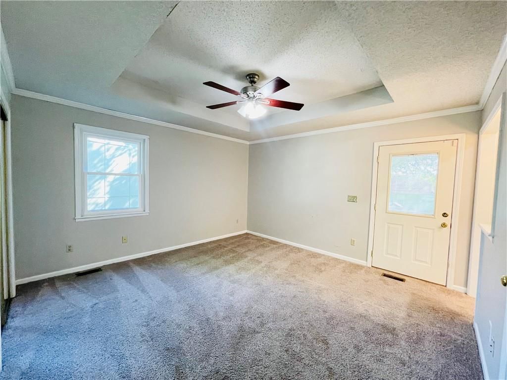 5821 Marion Avenue — photo 15