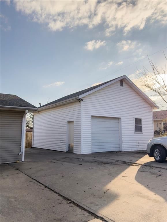 321 E Buchanan Street — photo 27