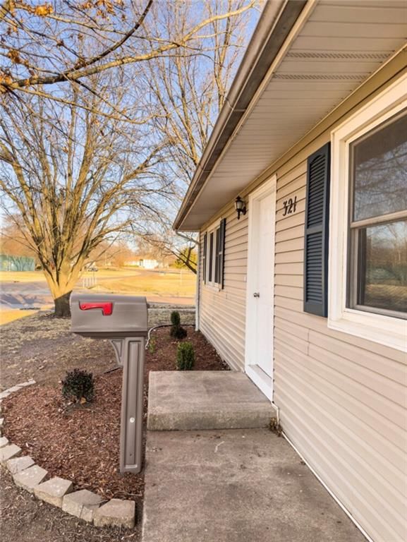 321 E Buchanan Street — photo 36