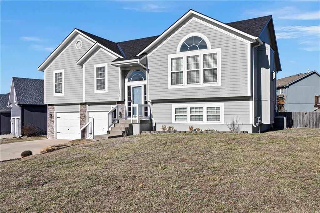3909 SW Briarwood Drive — photo 2