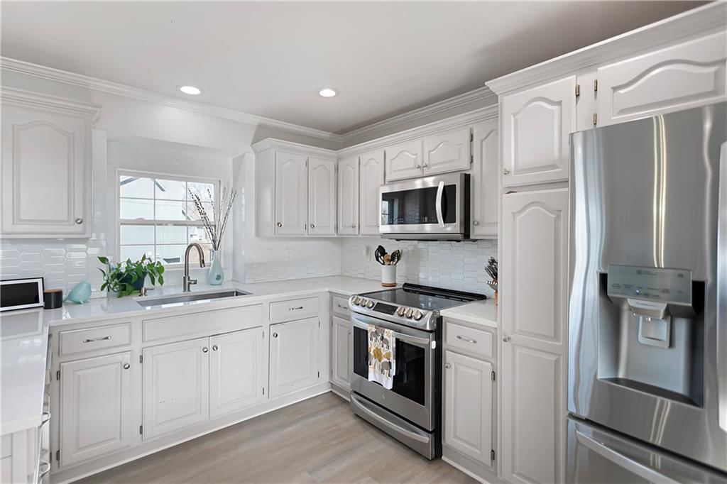 3909 SW Briarwood Drive — photo 10