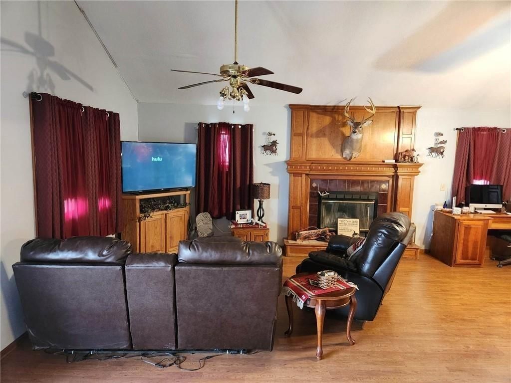 4182 SW K Street — photo 4