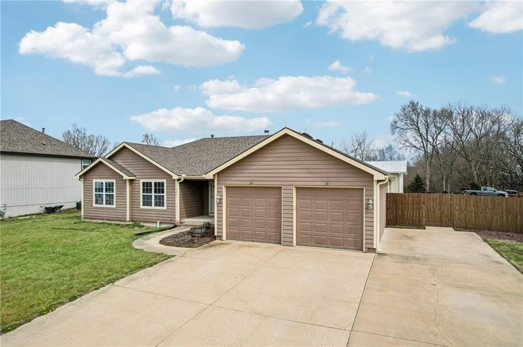 1343 S Delaware Drive — photo 2