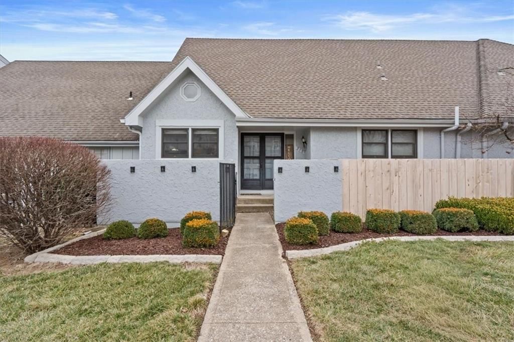 217 Woodbridge Lane, Kansas City, MO