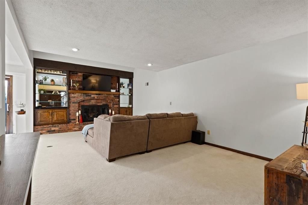 217 Woodbridge Lane — photo 4