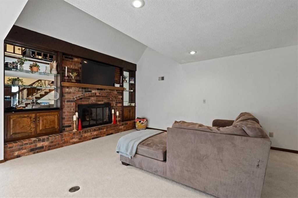 217 Woodbridge Lane — photo 5