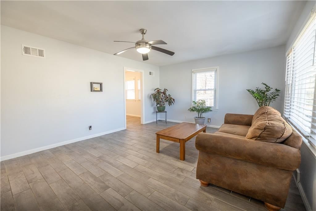 1200 NW B Street — photo 3
