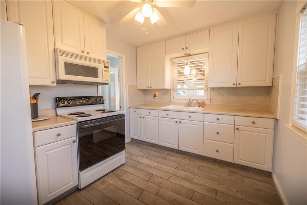 1200 NW B Street — photo 4