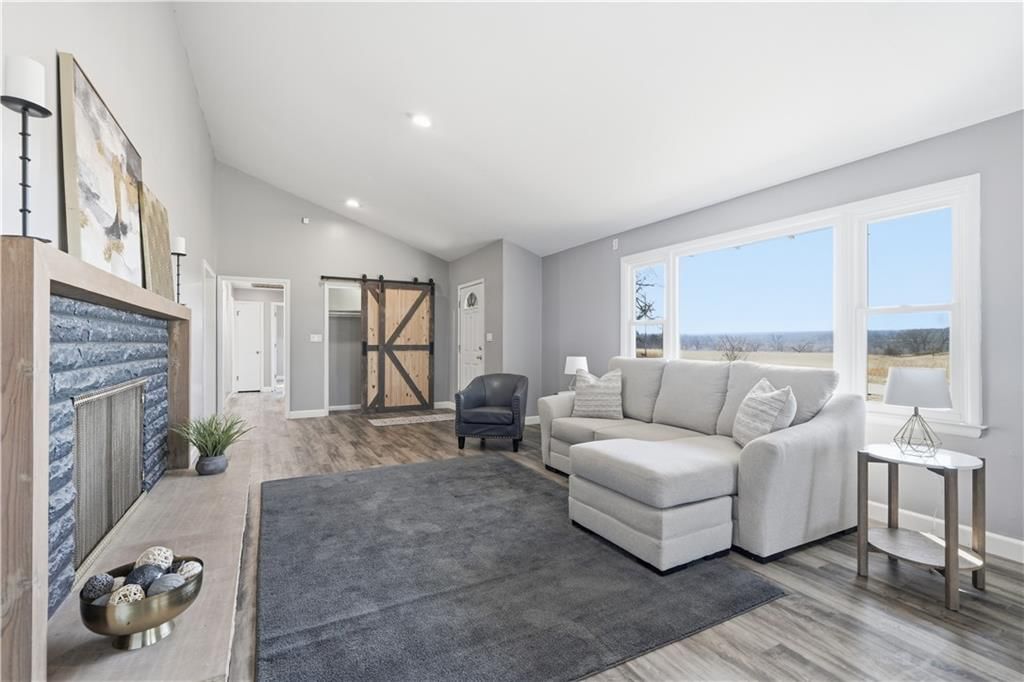 10915 Blue River Road — photo 4