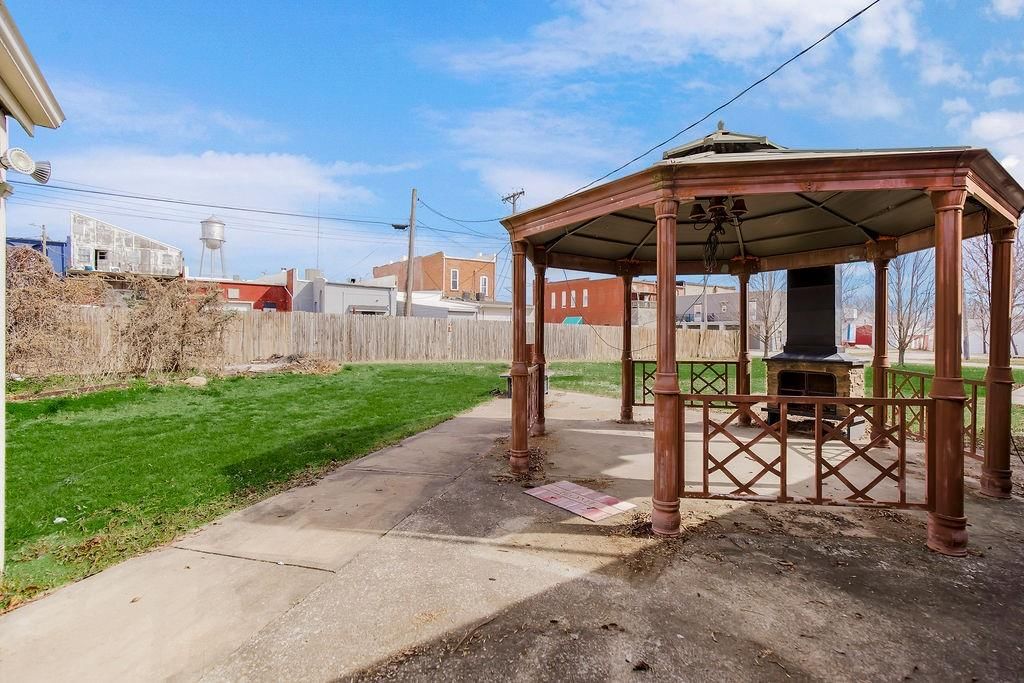 206 Fir Street — photo 25