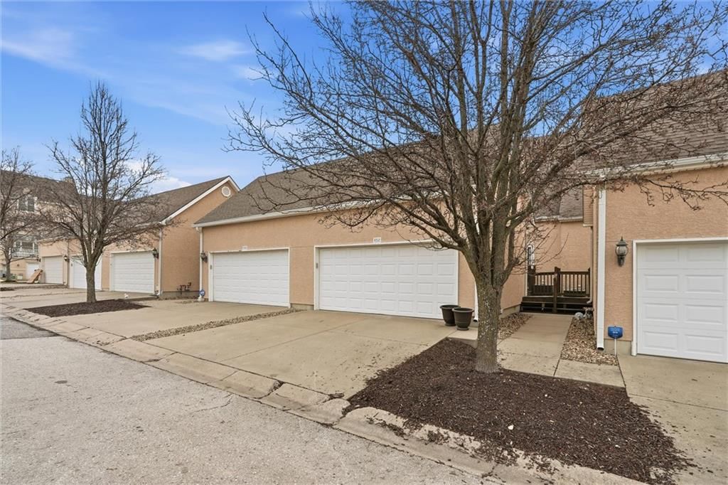 9747 N Lucerne Street — photo 32