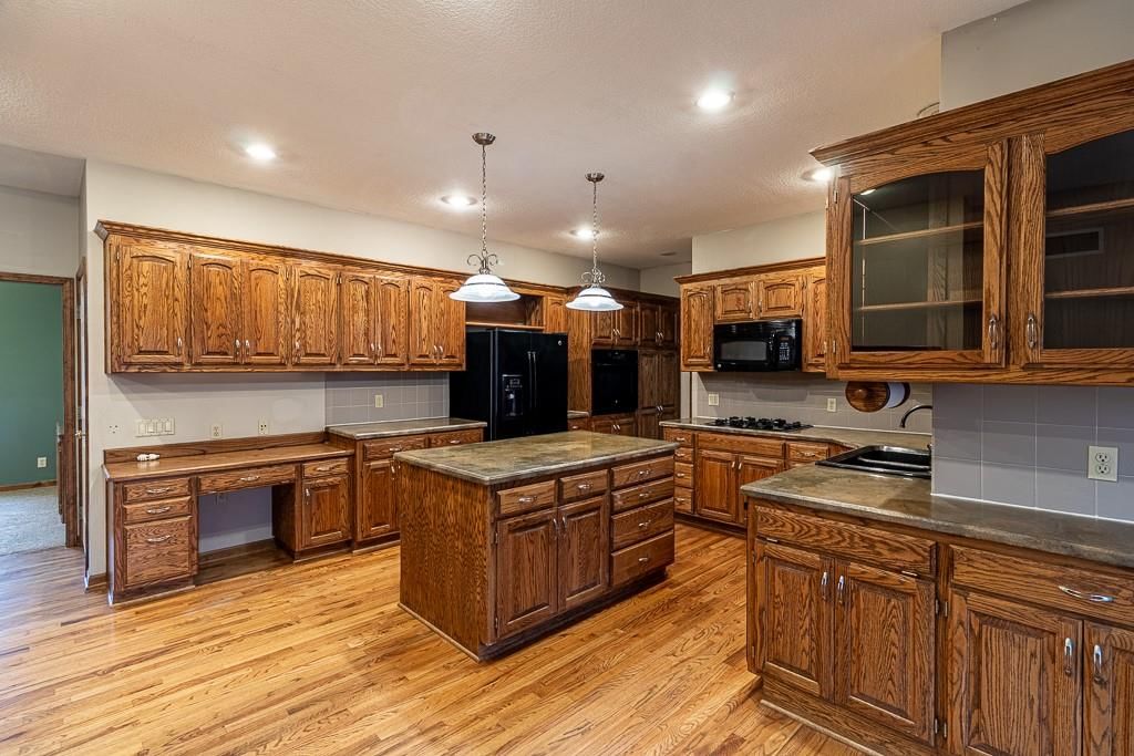 303 W 11th Street — photo 19