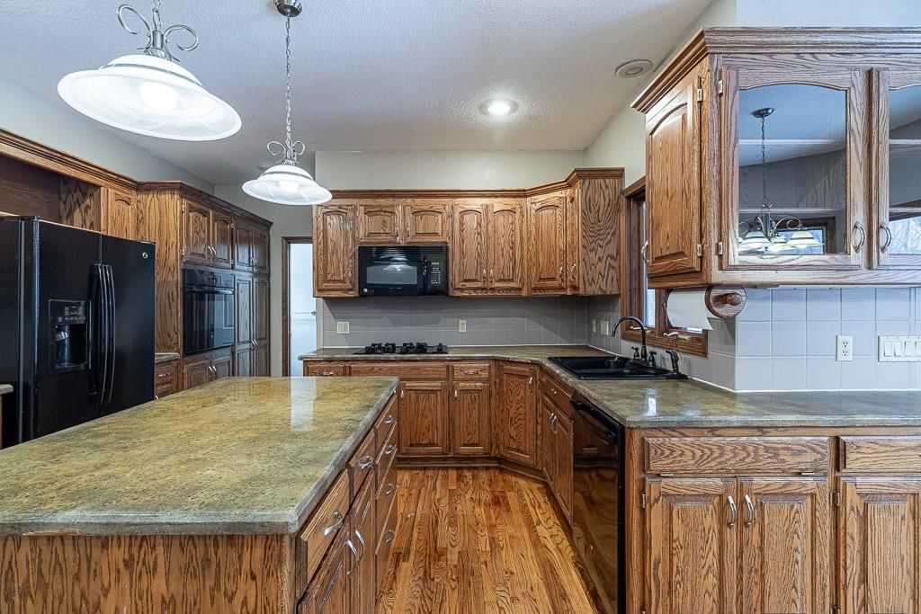 303 W 11th Street — photo 21