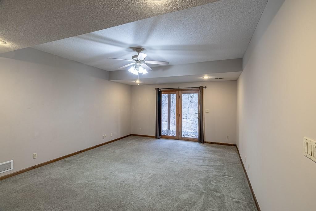 303 W 11th Street — photo 39
