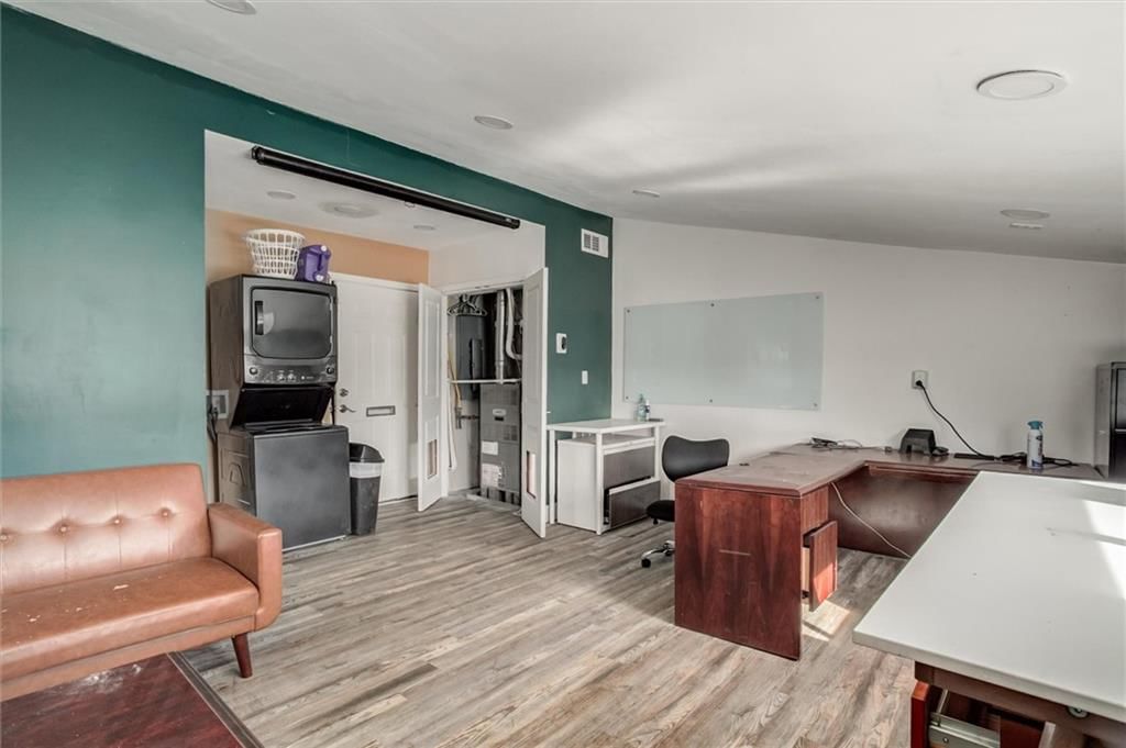 300 E Linwood Boulevard — photo 12