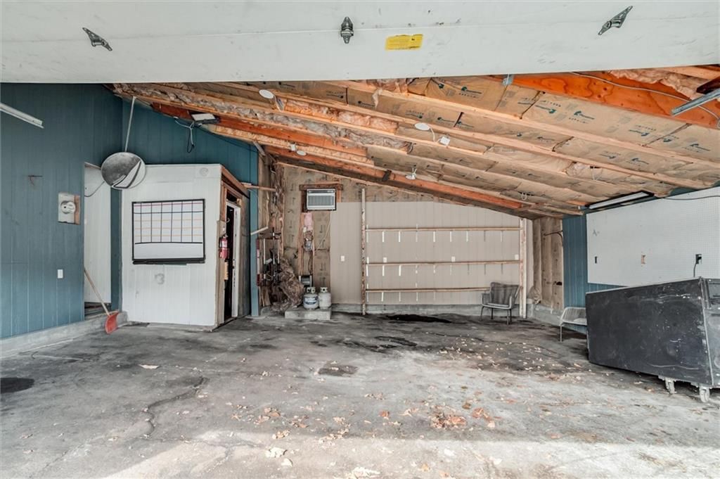 300 E Linwood Boulevard — photo 15