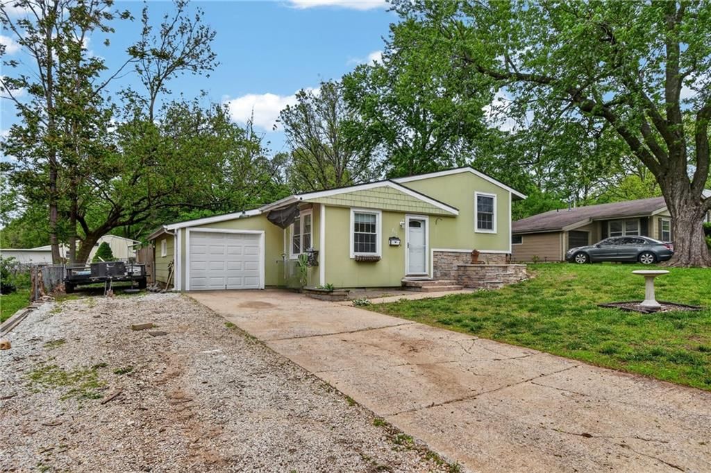 210 Cherokee Drive — photo 2