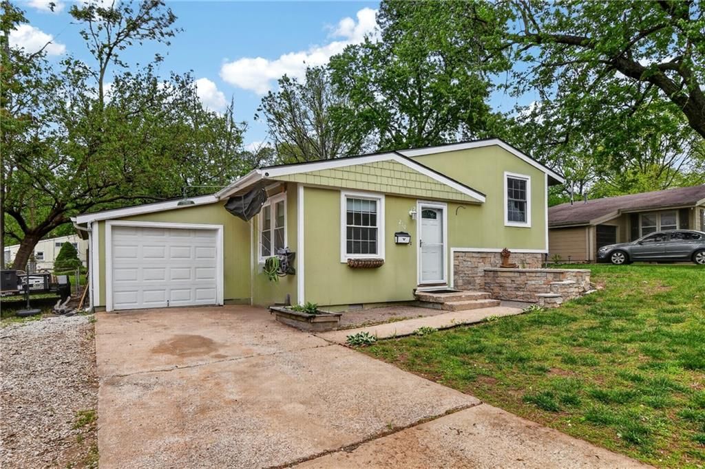 210 Cherokee Drive — photo 3