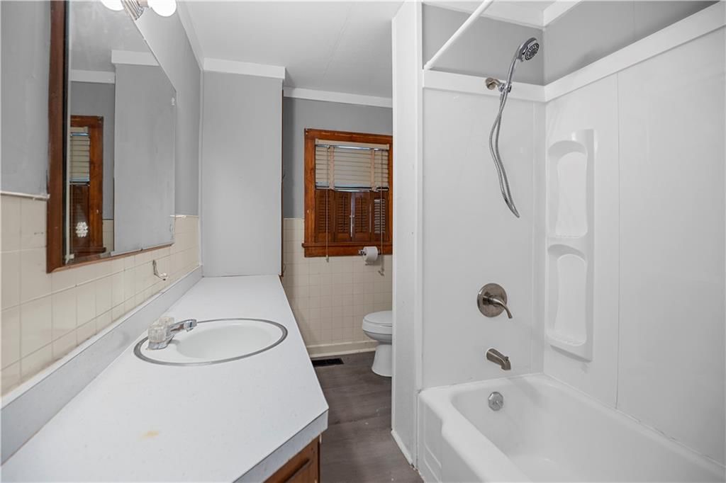 507 E 9th Street — photo 13
