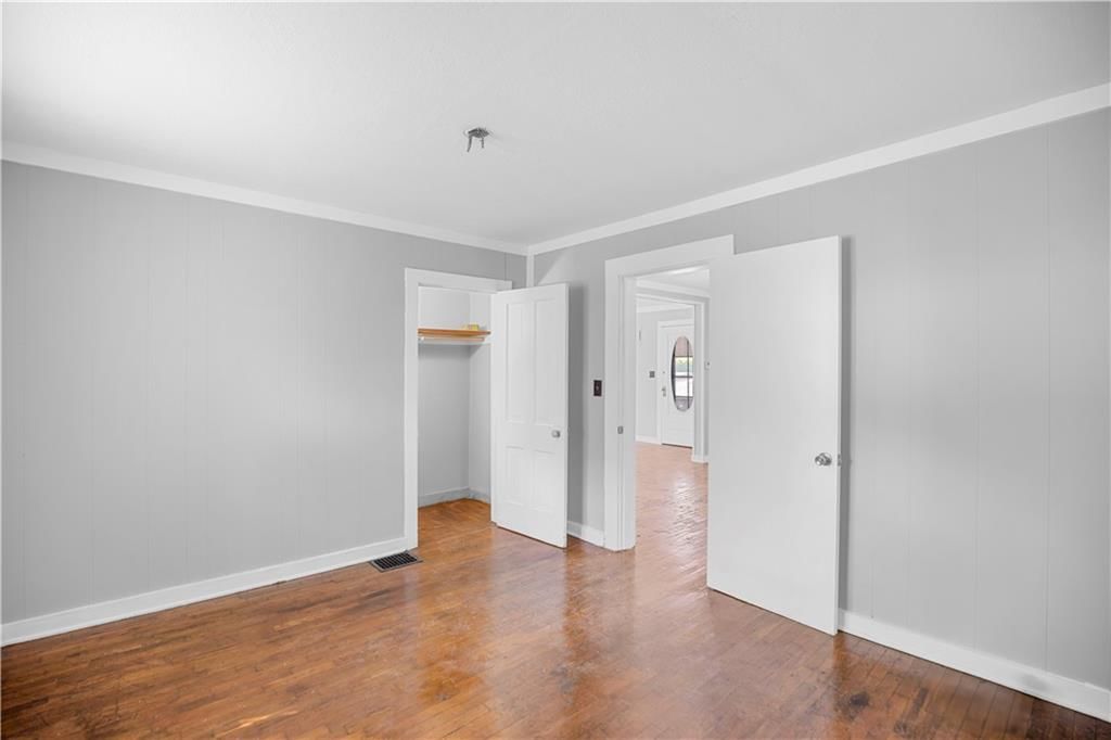 507 E 9th Street — photo 16
