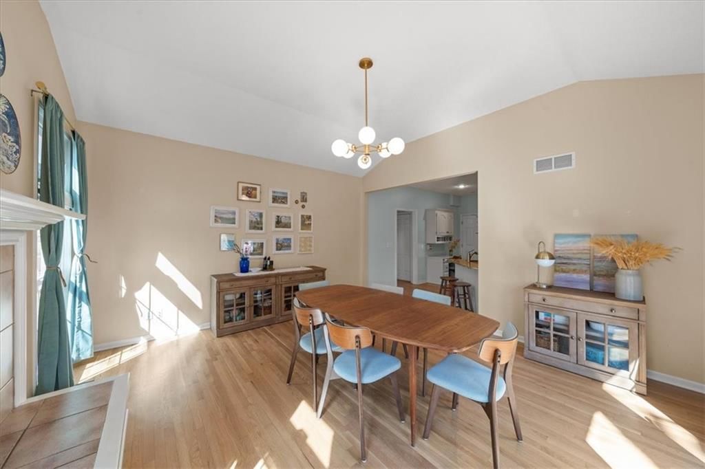 5811 W 124th Street — photo 2