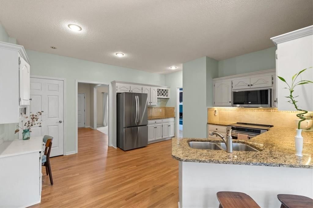 5811 W 124th Street — photo 3