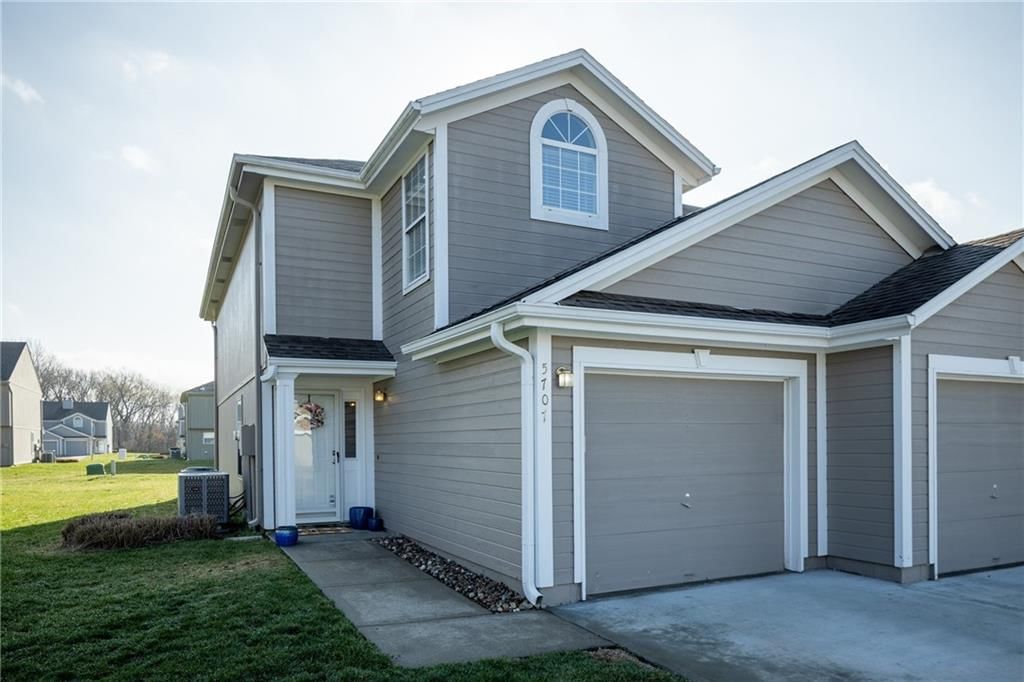 5707 NW Sunrise Meadow Circle, Lee's Summit, MO
