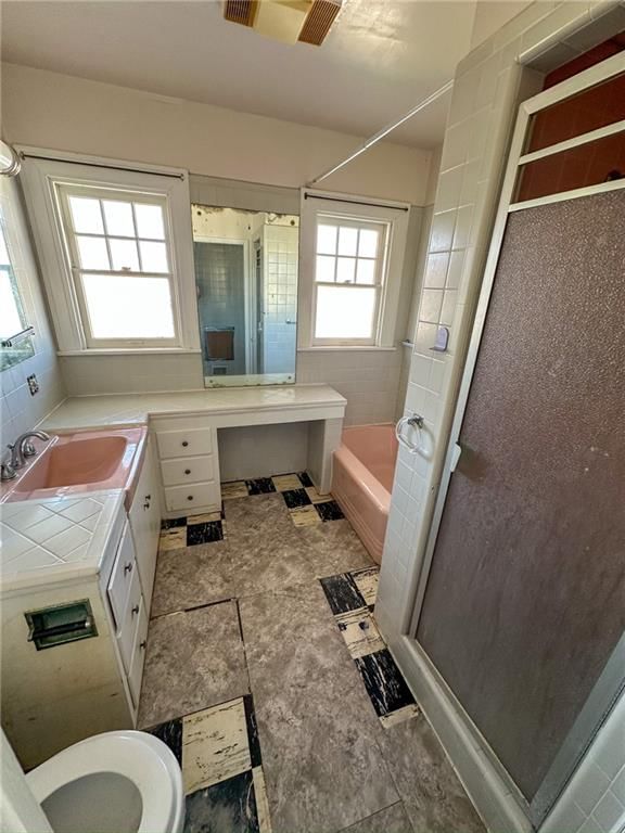 318 E Locust Street — photo 9