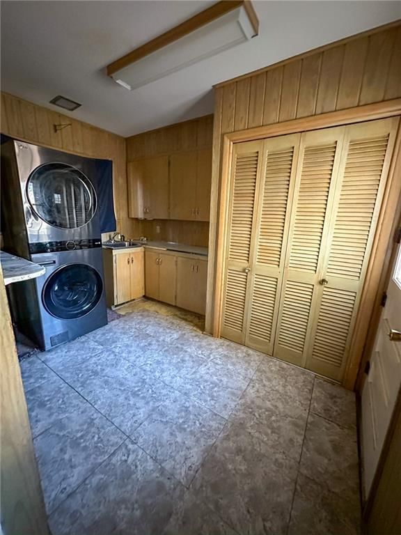 318 E Locust Street — photo 29