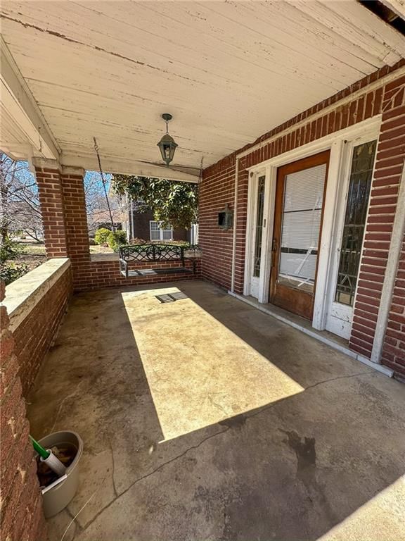318 E Locust Street — photo 32