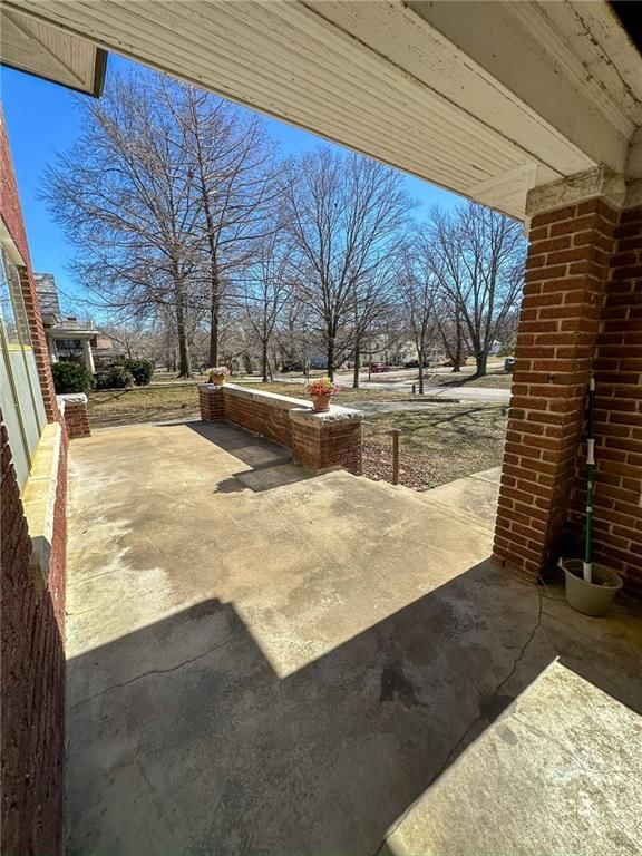 318 E Locust Street — photo 33