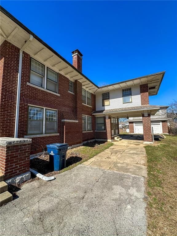 318 E Locust Street — photo 35
