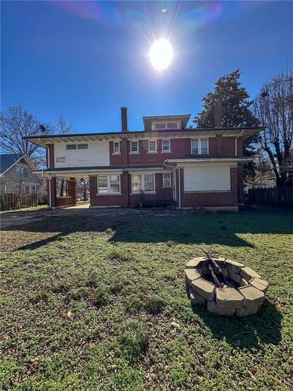 318 E Locust Street — photo 38