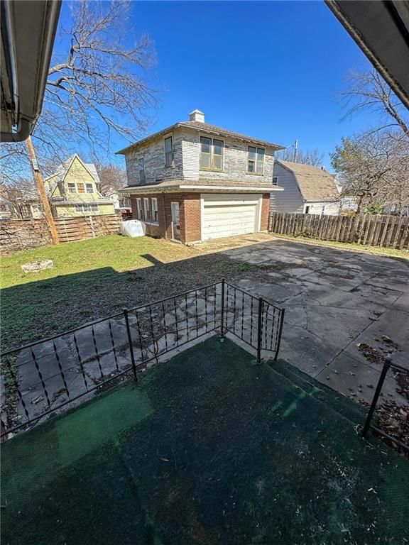 318 E Locust Street — photo 39