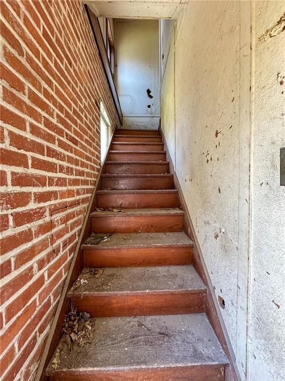 318 E Locust Street — photo 42
