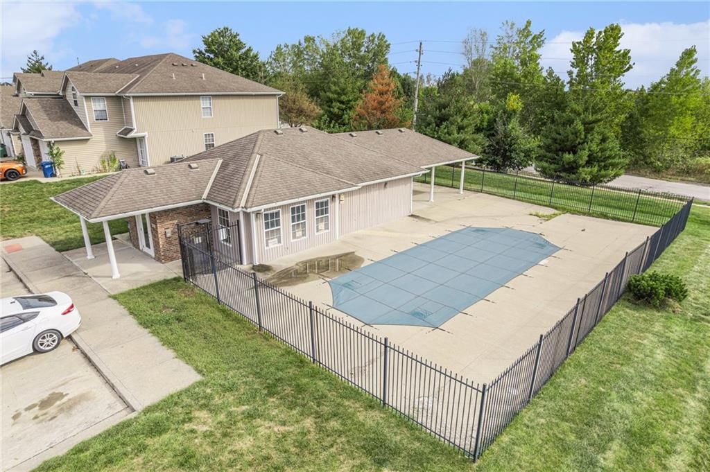 904 SW Peach Tree Lane — photo 3