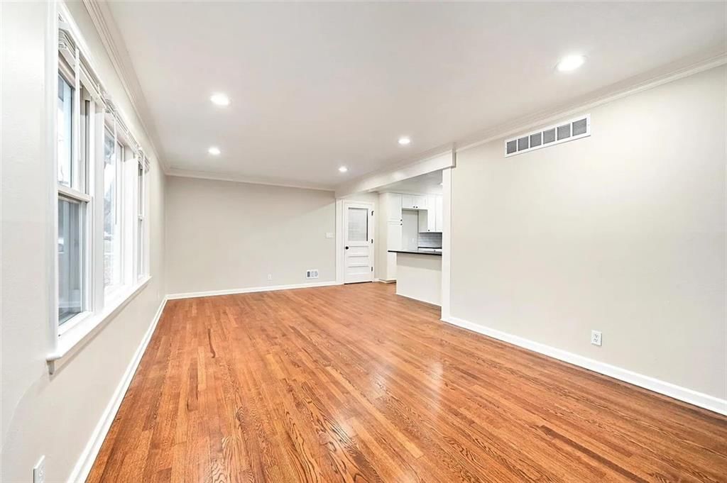 8925 Hardy Street — photo 2