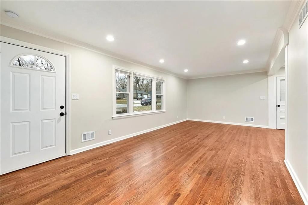 8925 Hardy Street — photo 3