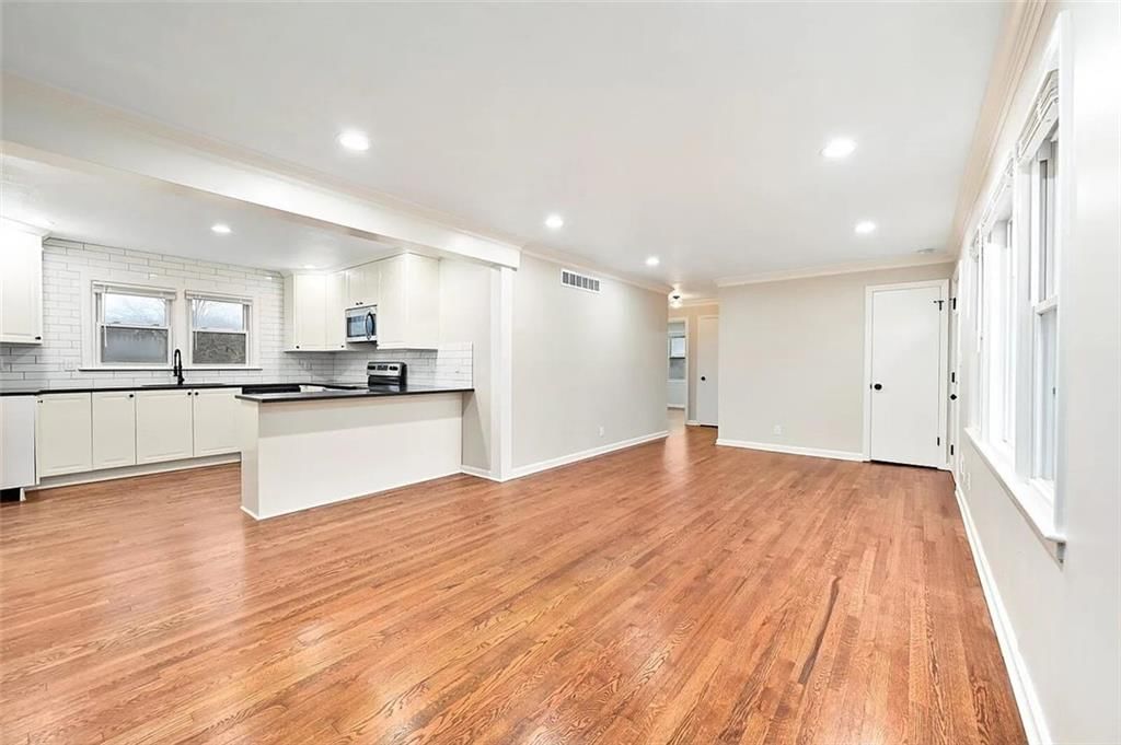 8925 Hardy Street — photo 5