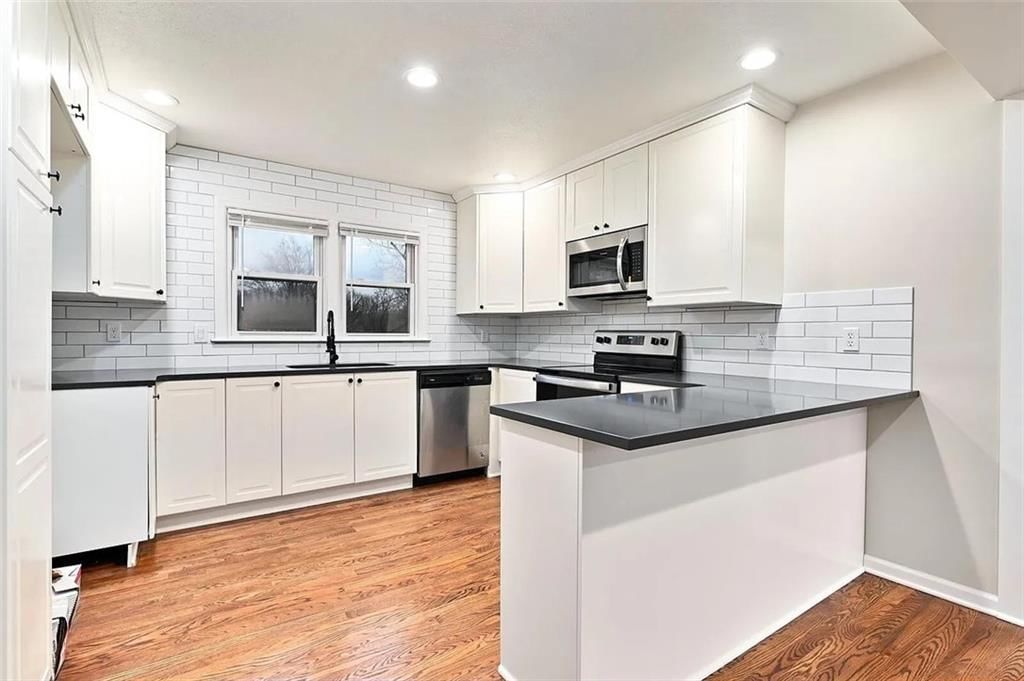 8925 Hardy Street — photo 6