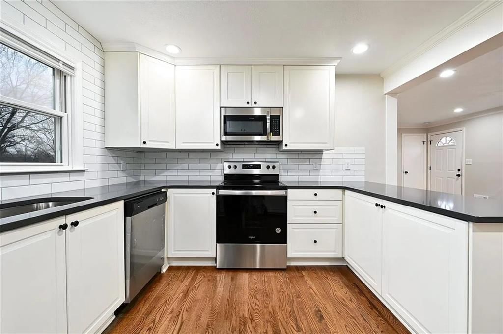 8925 Hardy Street — photo 8