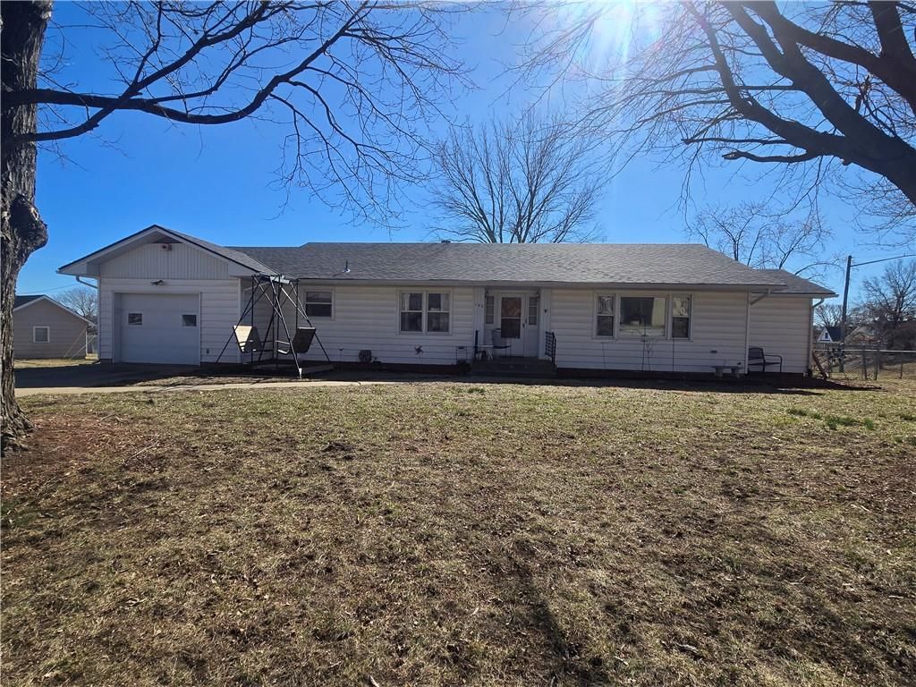 100 E Buford Street — photo 1