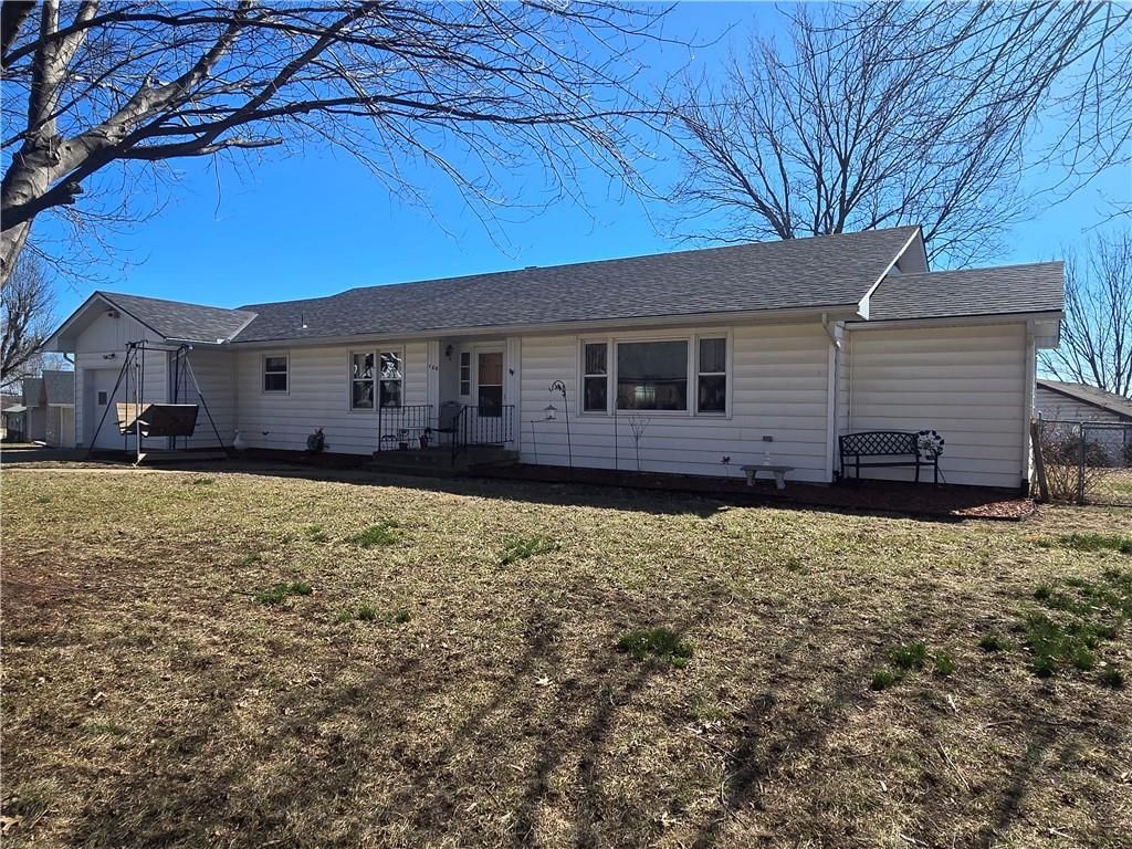 100 E Buford Street — photo 2