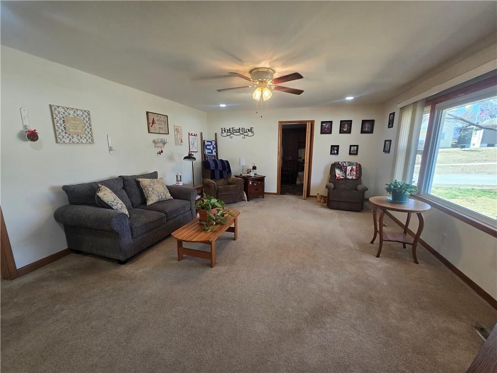 100 E Buford Street — photo 3
