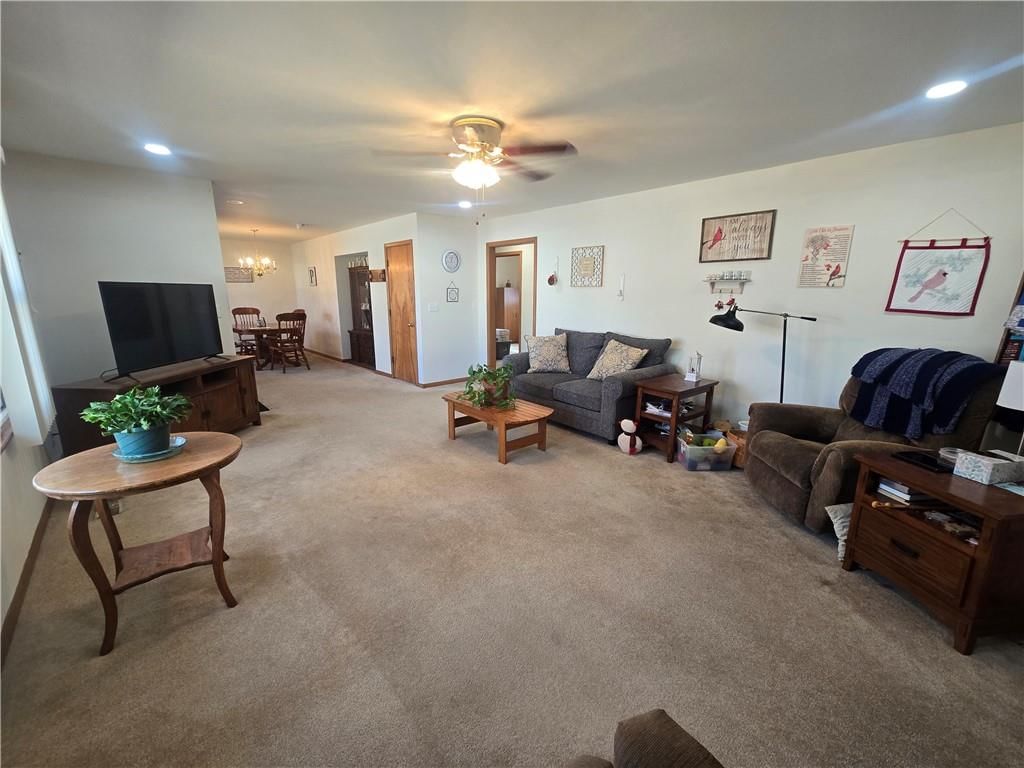 100 E Buford Street — photo 8