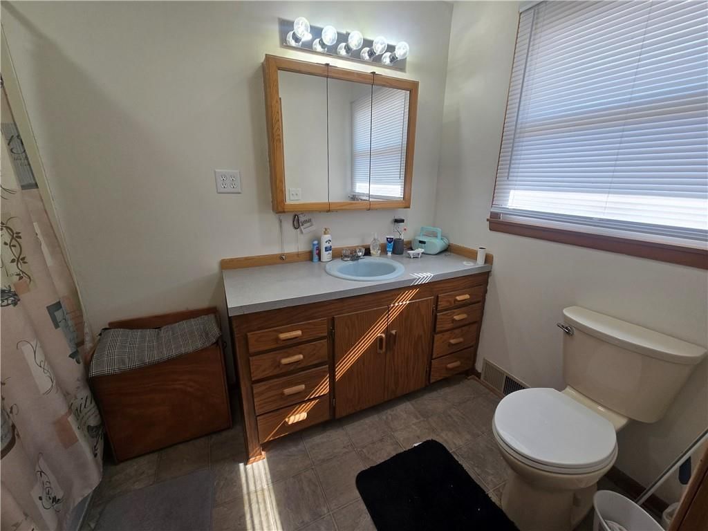 100 E Buford Street — photo 11