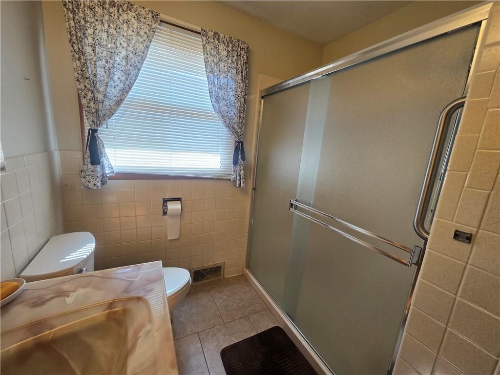 100 E Buford Street — photo 16