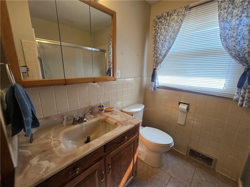 100 E Buford Street — photo 17